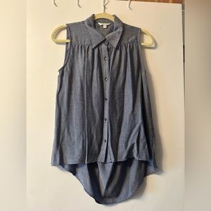 cabi high low chambray sleeveless blouse, size small